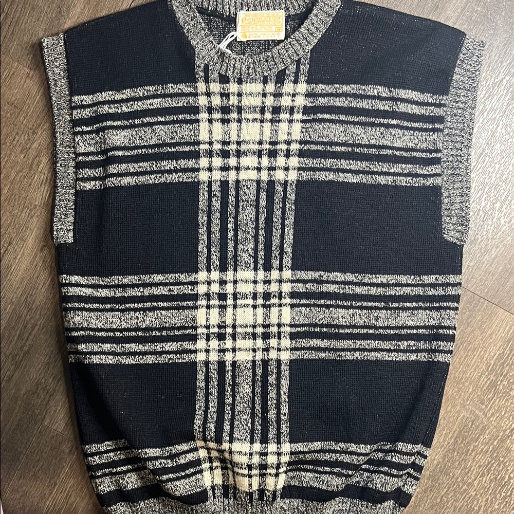 Women’s Pendleton Black and Gray Plaid Sweater Vest 100% wool